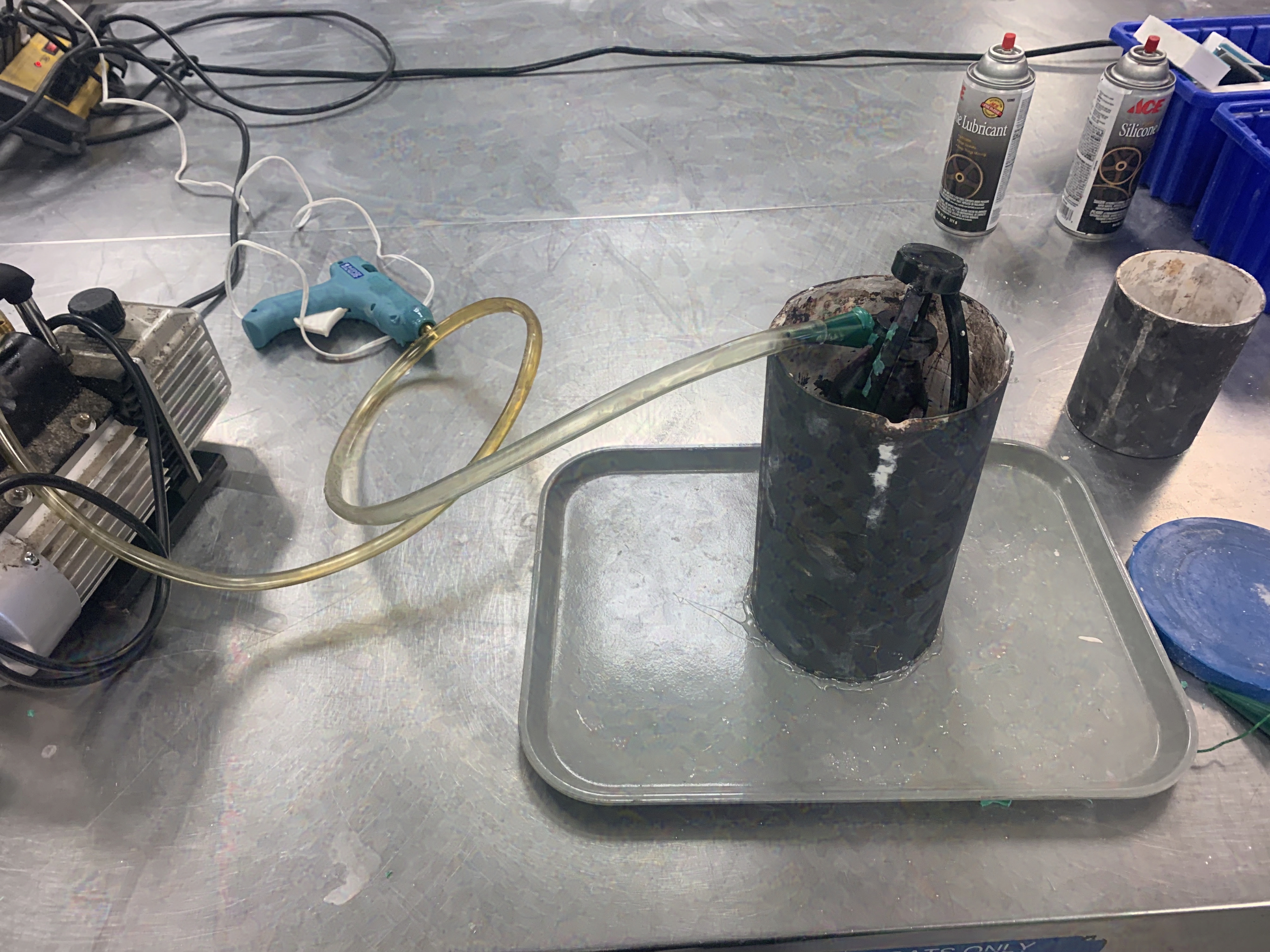 Vacuum degassing setup for the investment casting mold