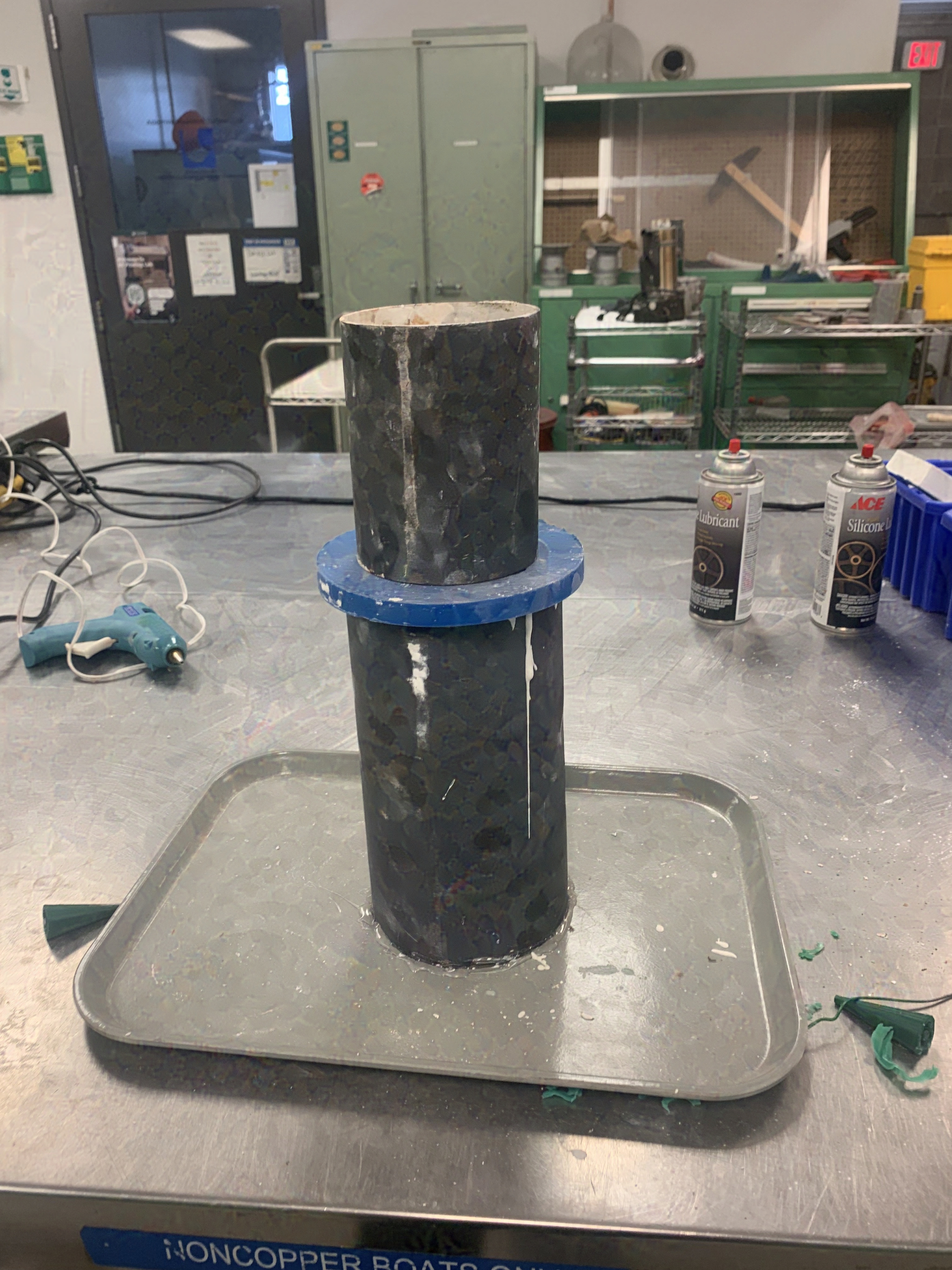 Casting flasks prepared on the workbench